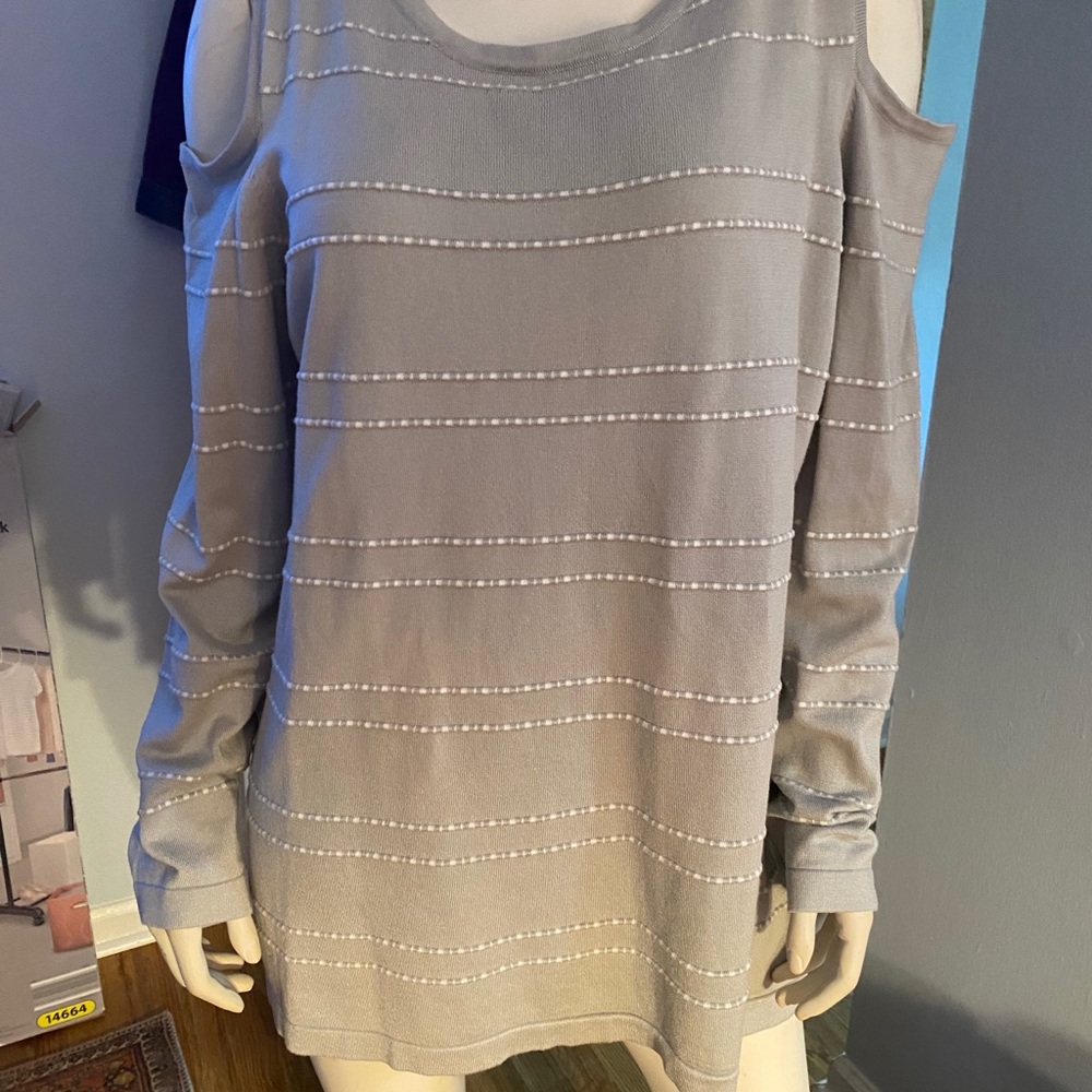 Blouse - Picture 2 of 5
